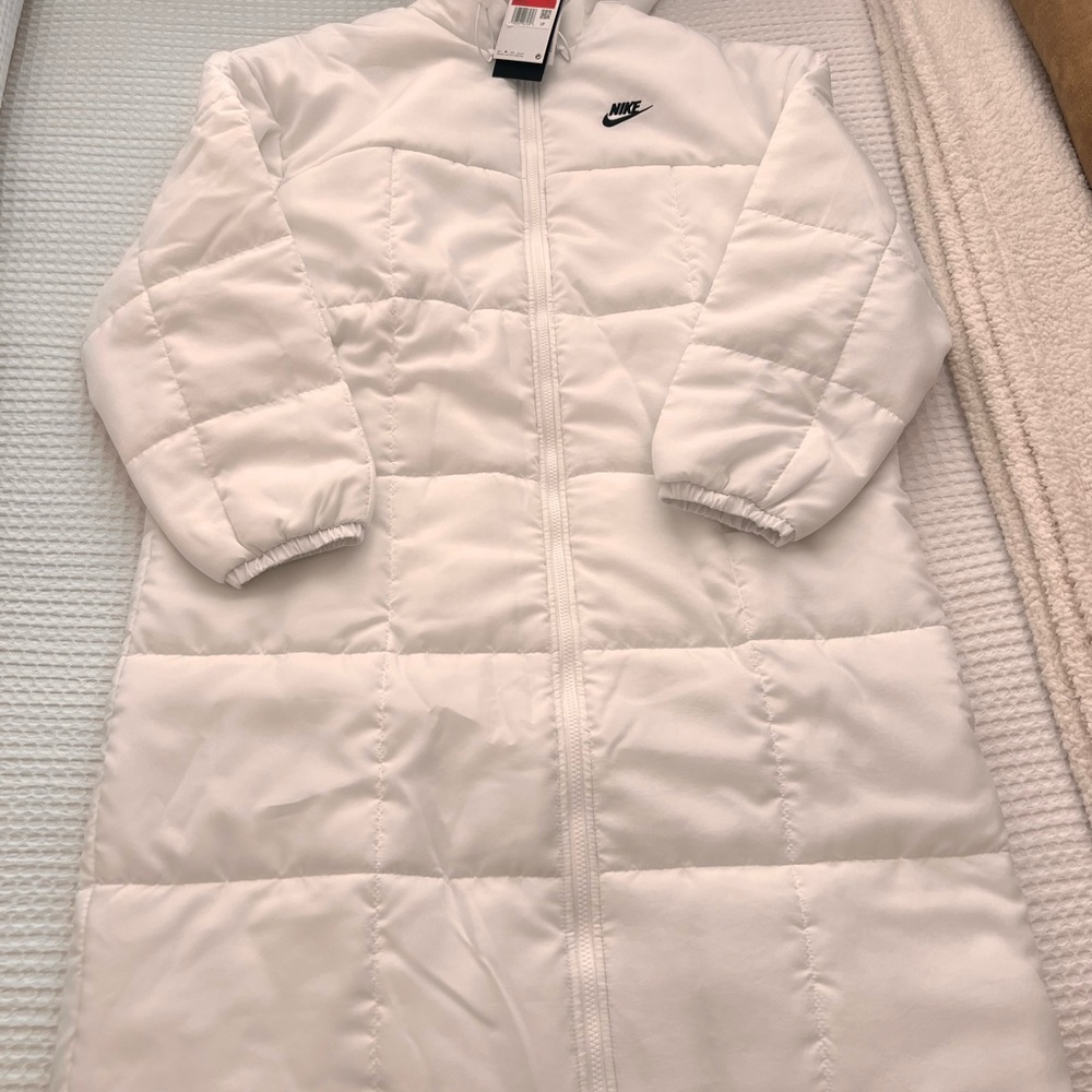 Nike White Puffer Jacket with Plush Texture and Long Length